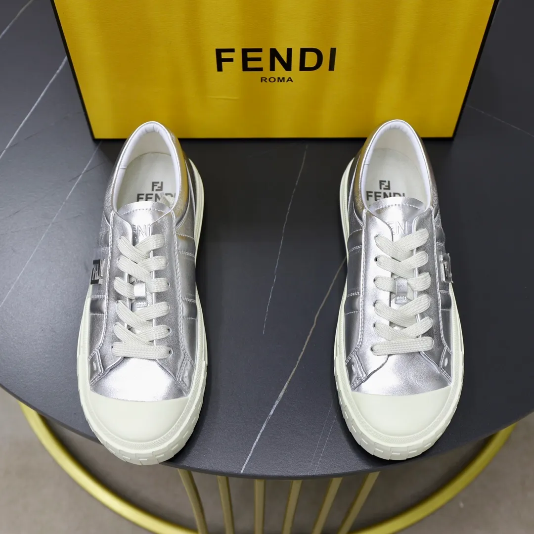 Factory price: 580💰Original order (couple model) Brand: FENDI Fendi🙅‍♂️🙅‍♂️🙅‍♂️ Size: Female 35–40, Male 39-44 (45 can be customized) Grade: Official website genuine Material: Imported original cowhide upper Original comfortable lining TPU wear-resistant lightweight outsole Style category: Loafers New trendy shoes color: actual picture color